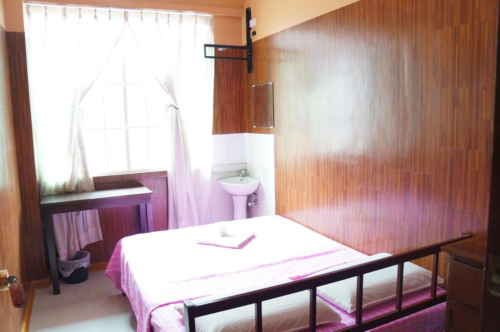 Daylight Inn Davao Екстер'єр фото