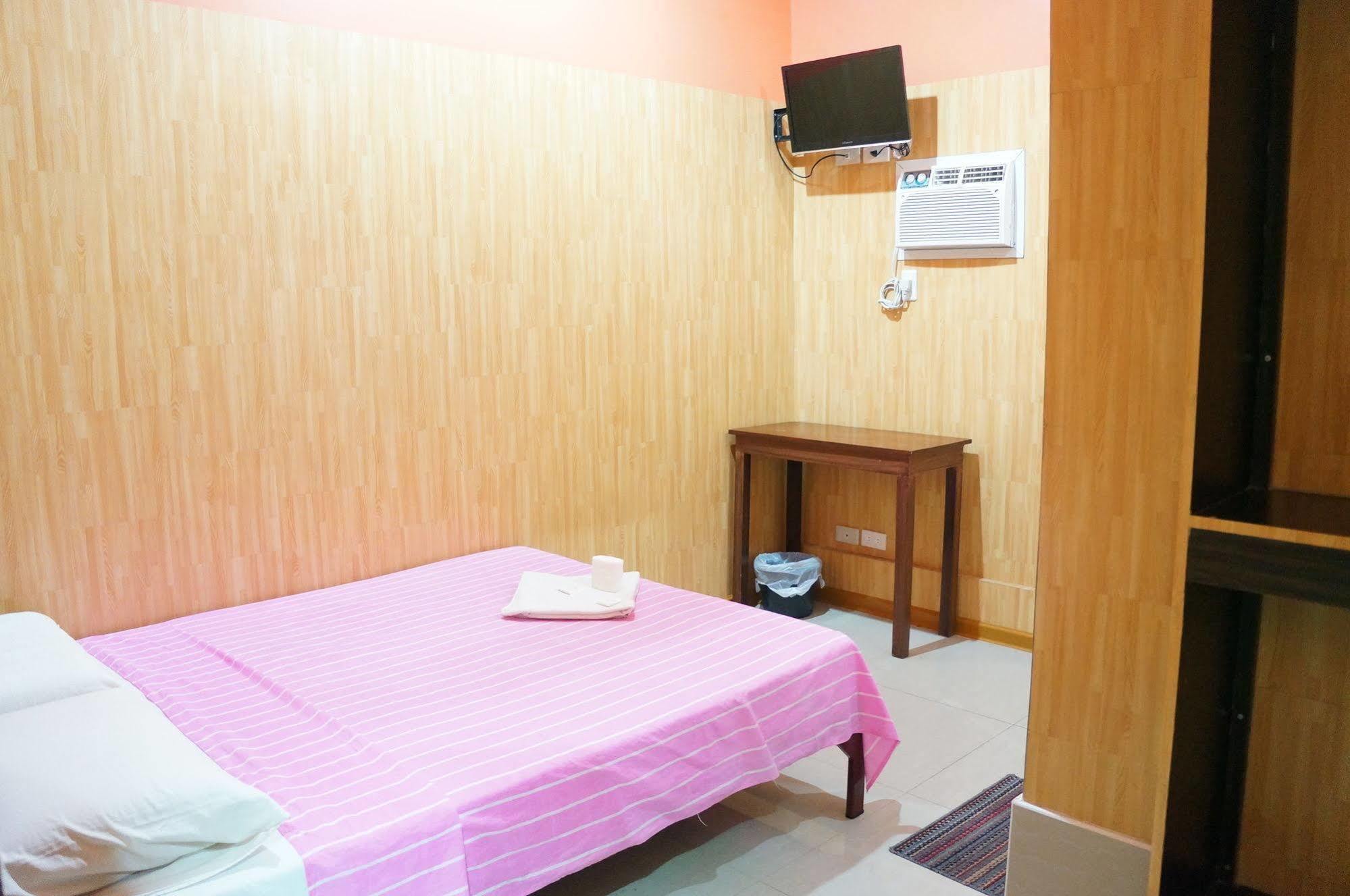 Daylight Inn Davao Екстер'єр фото
