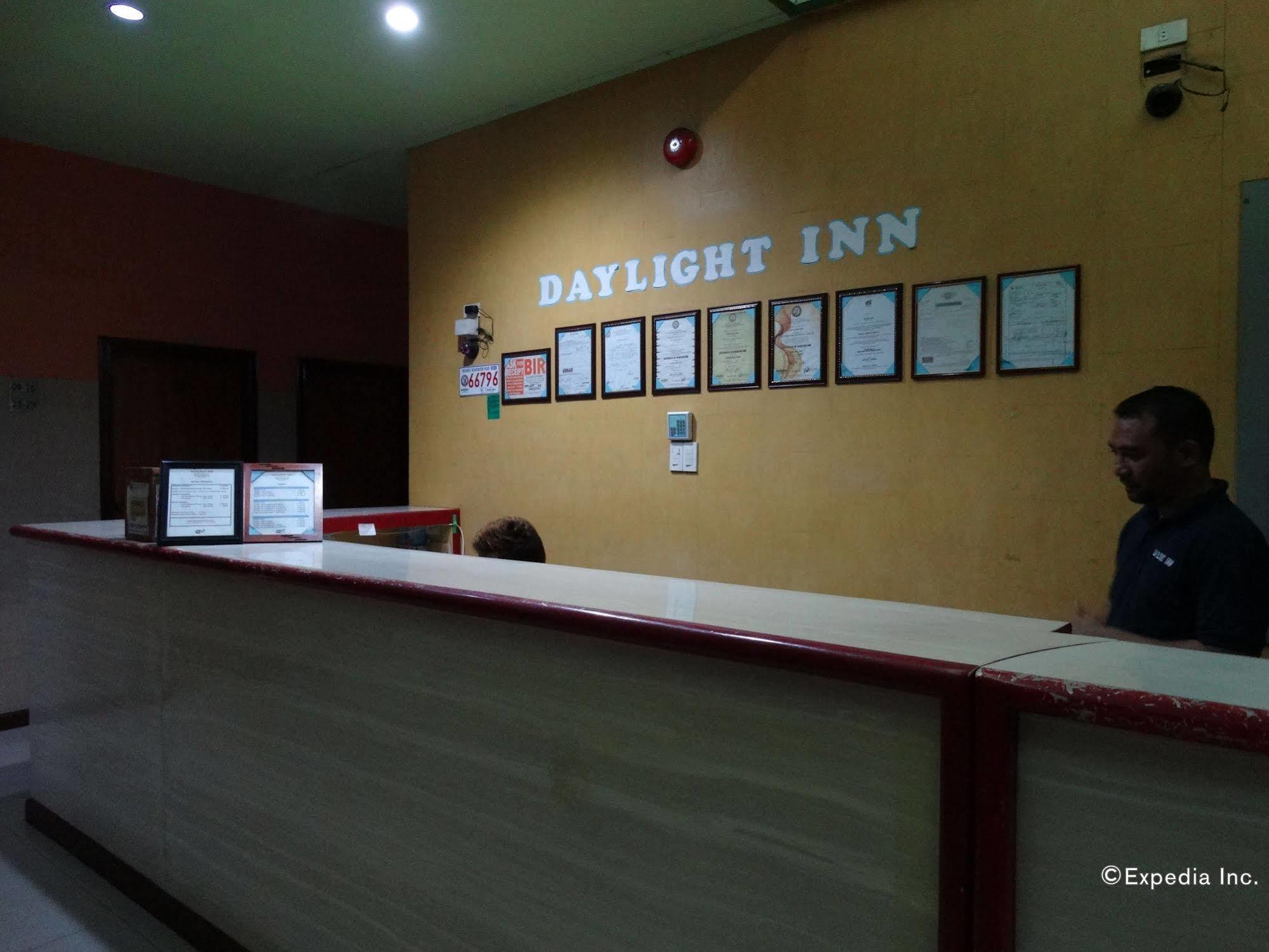 Daylight Inn Davao Екстер'єр фото