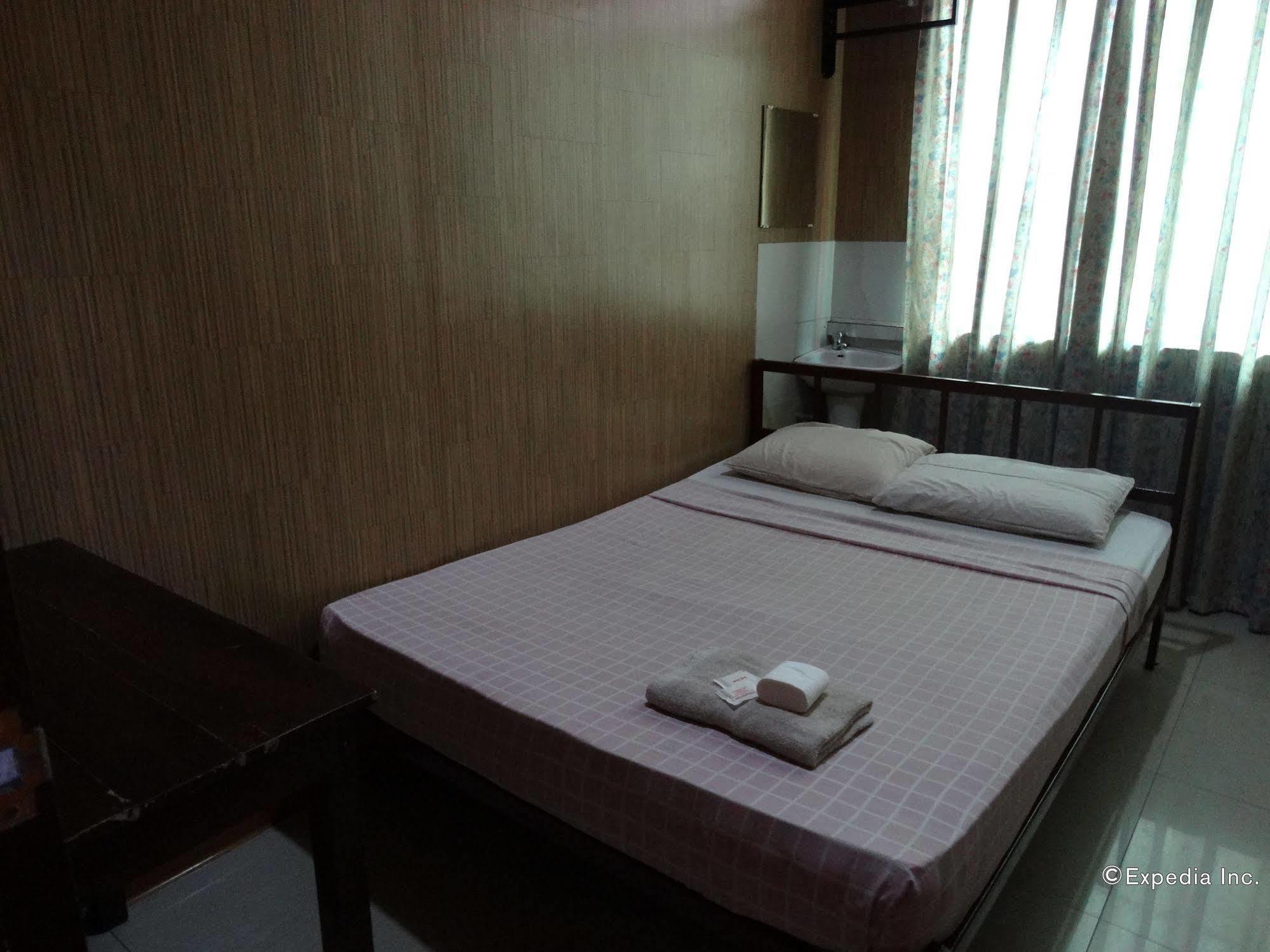 Daylight Inn Davao Екстер'єр фото