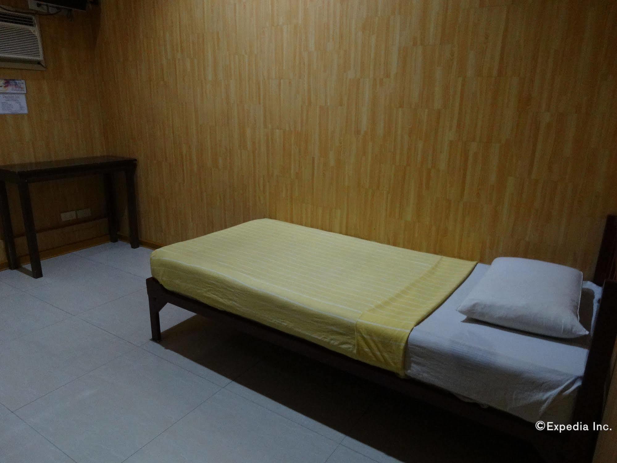 Daylight Inn Davao Екстер'єр фото