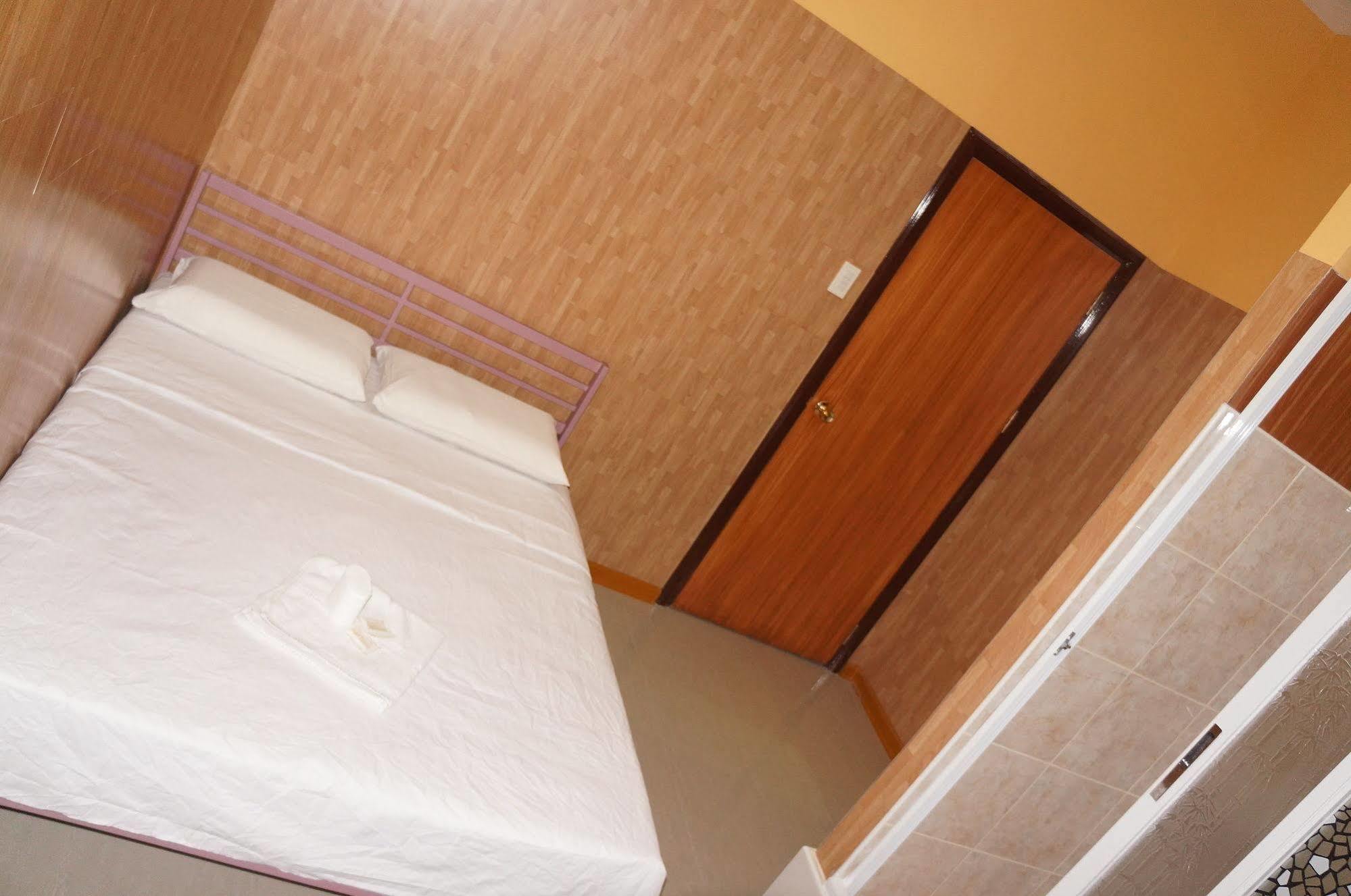 Daylight Inn Davao Екстер'єр фото