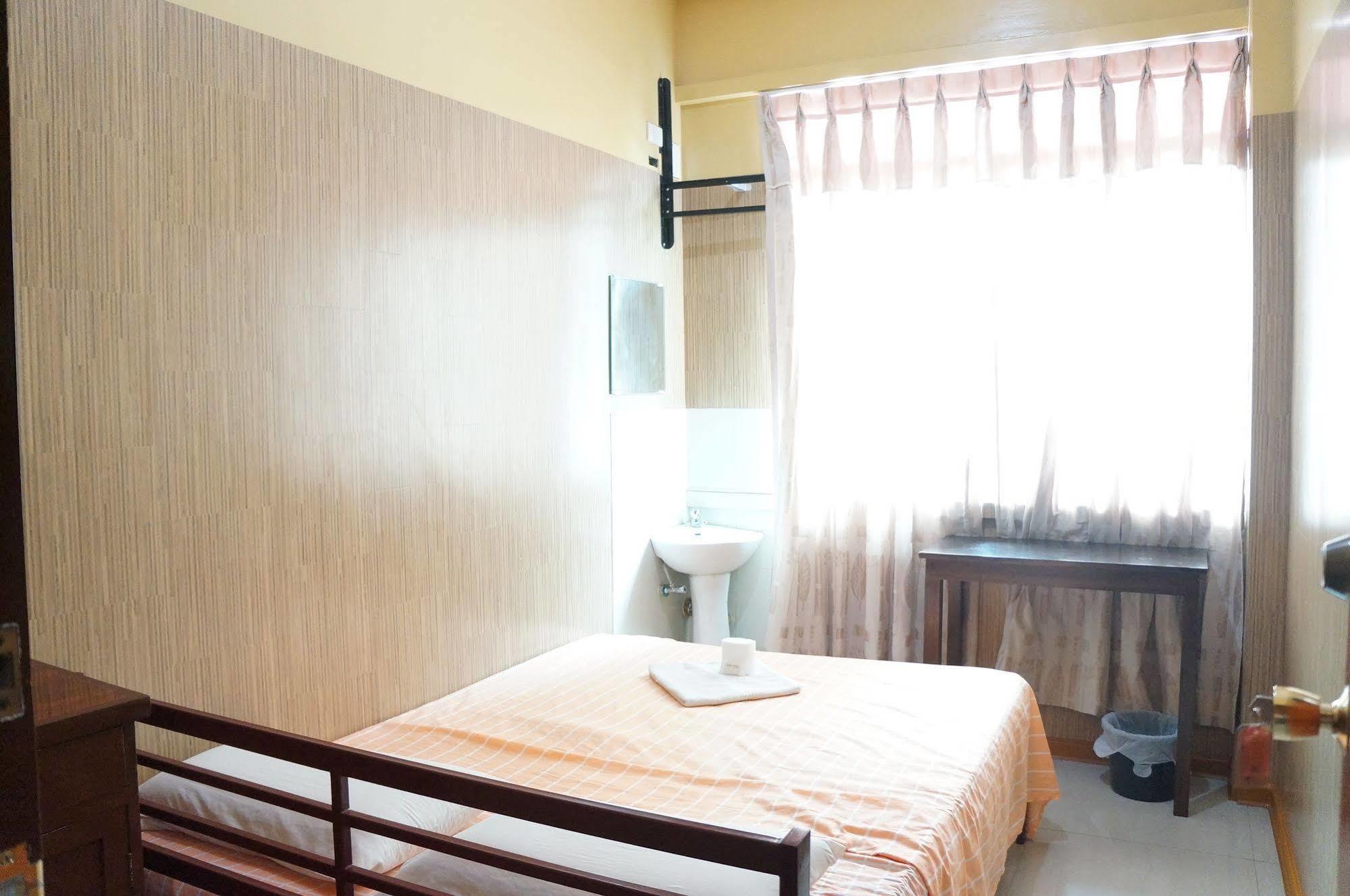 Daylight Inn Davao Екстер'єр фото