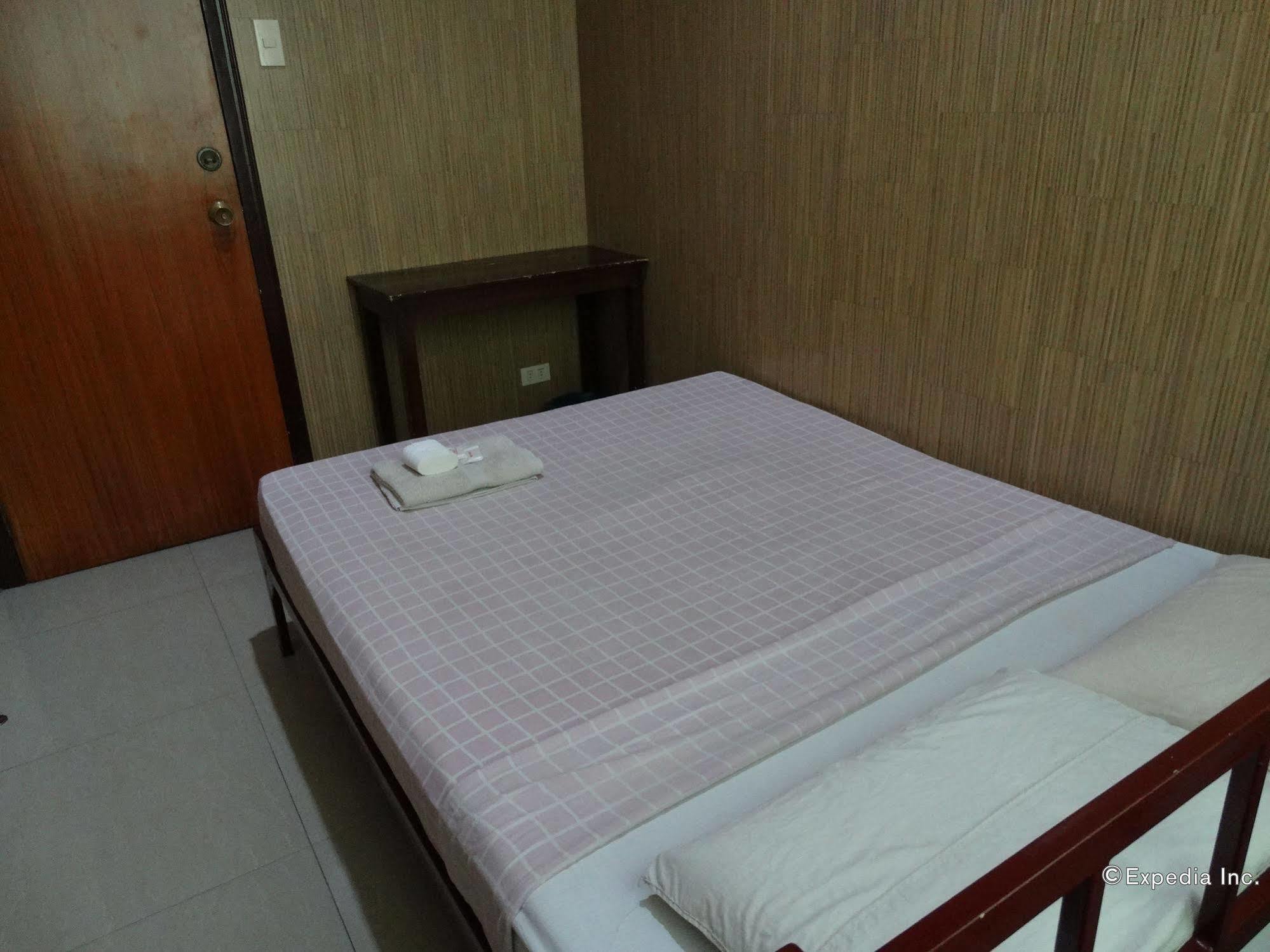 Daylight Inn Davao Екстер'єр фото