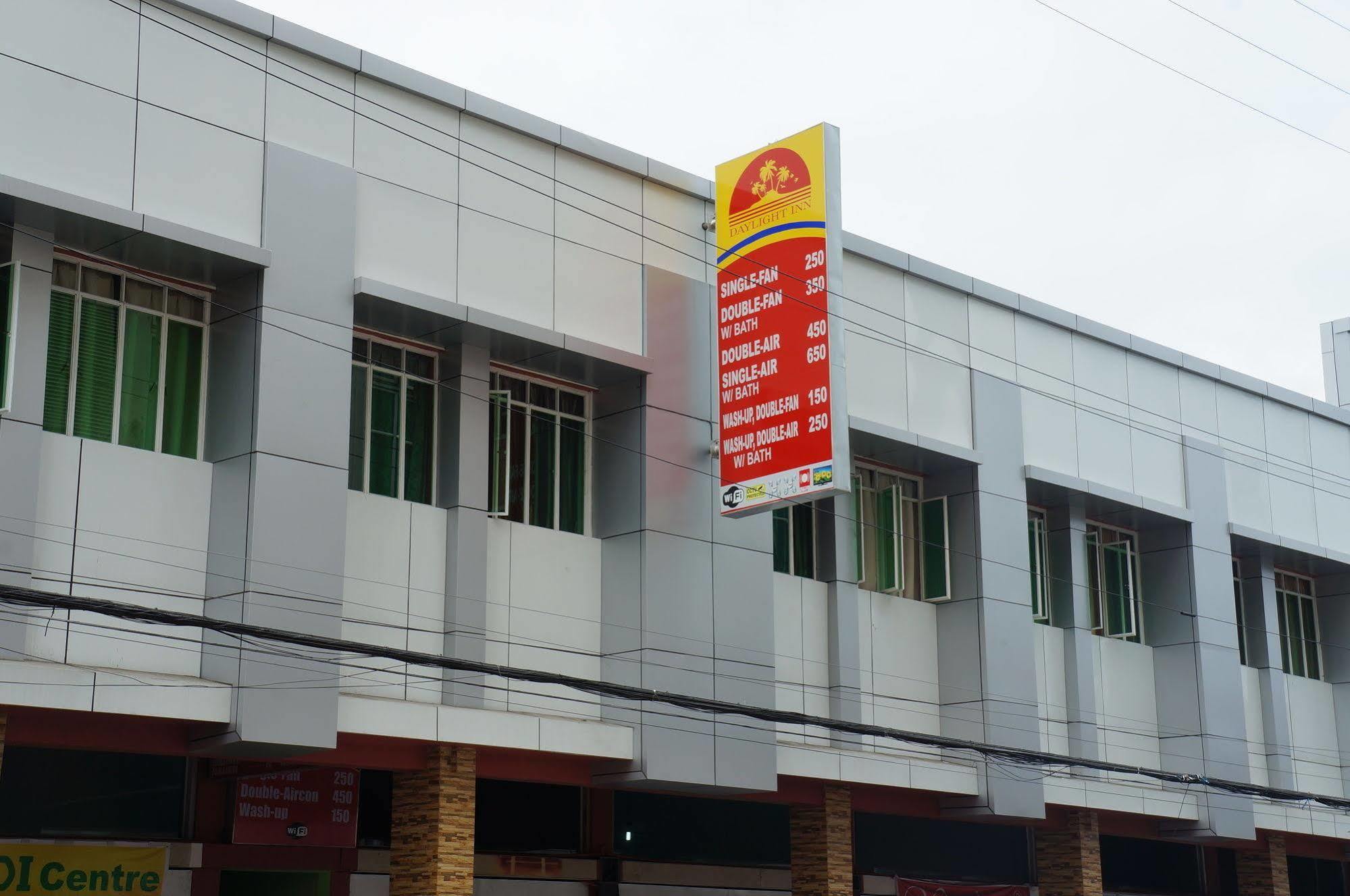 Daylight Inn Davao Екстер'єр фото