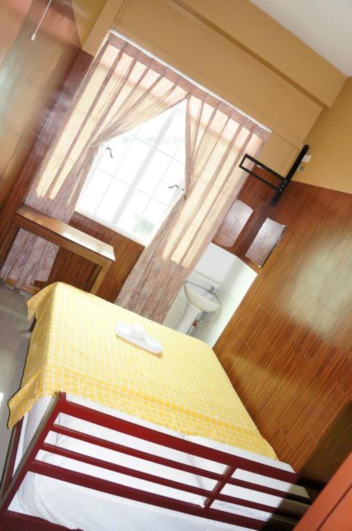 Daylight Inn Davao Екстер'єр фото
